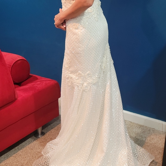 Wedding dress - Picture 8 of 11